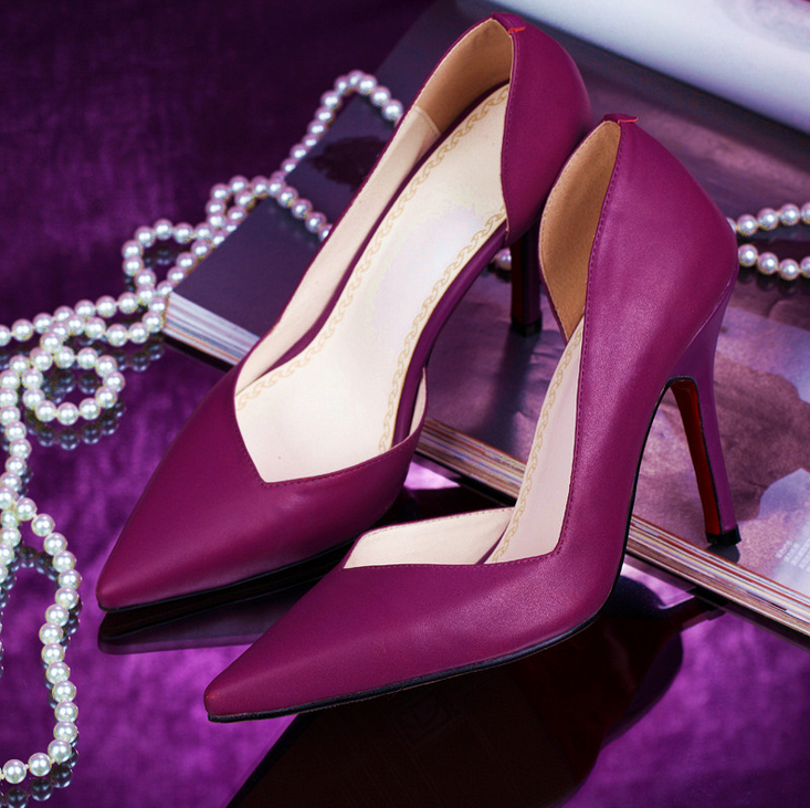 In 2015 The European New Tide Station With A Fine Pointed Leather High